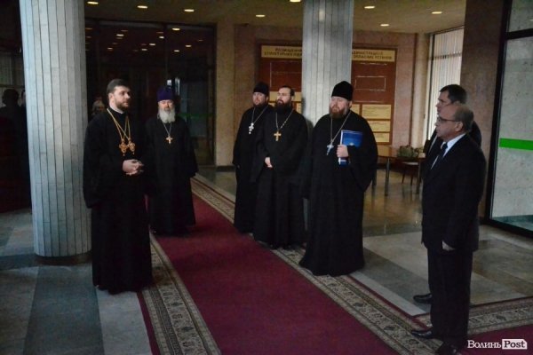 Як Вітер і Гунчик приймали колядників. ФОТО