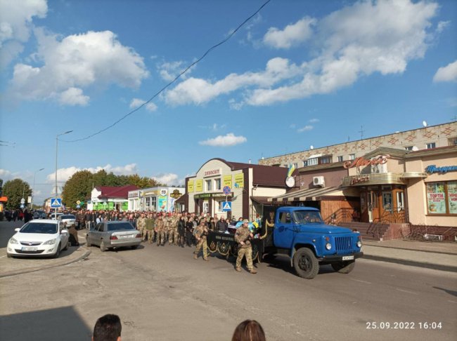 «Він був тією людиною, яка увібрала в себе усі найкращі чесноти»: друзі про загиблого Героя з Волині Віталія Кавку. ФОТО