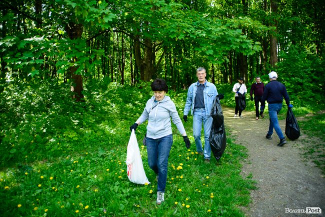 «Це може бути суперлокація»: «Інвестор» влаштував толоку у ботанічному саду на Потебні. ФОТО*