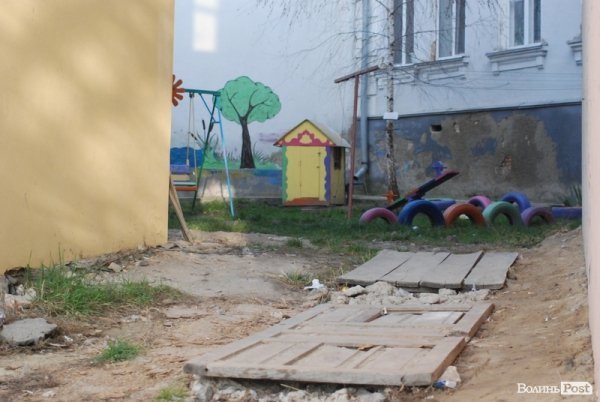  «Секретний» дитячий майданчик у Луцьку. ФОТО 