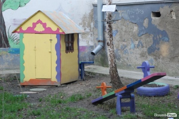  «Секретний» дитячий майданчик у Луцьку. ФОТО 