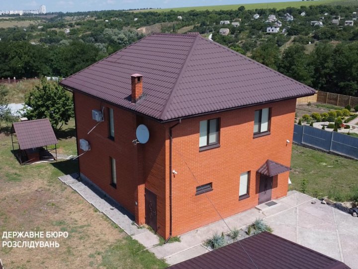 Запорізький ексвоєнком змусив військових будувати йому маєток