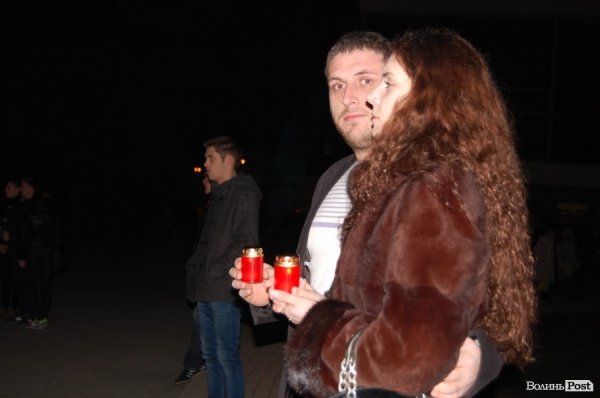 У Луцьку запалили свічки пам’яті за загиблими на Майдані. ФОТО