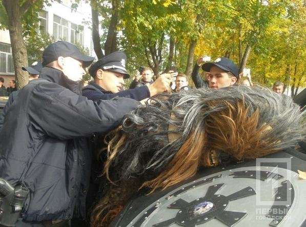 Біля однієї з дільниць міліція затримала Чубакку.ФОТО