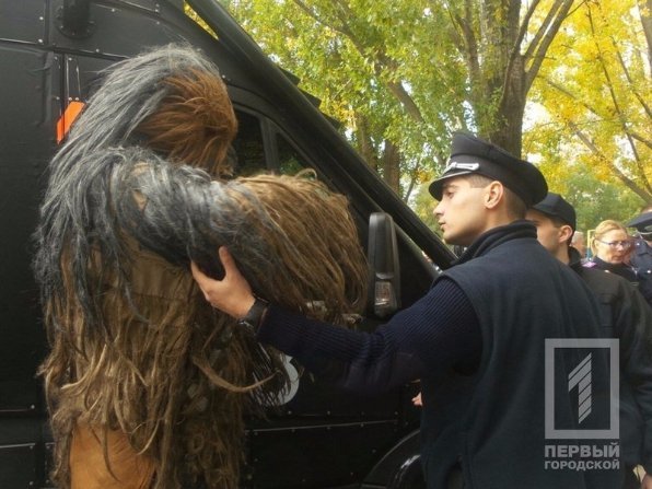 Біля однієї з дільниць міліція затримала Чубакку.ФОТО