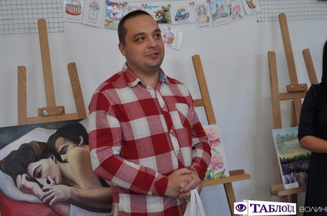 У Луцьку відкрили виставку неймовірних картин доньки загиблого героя. ФОТО