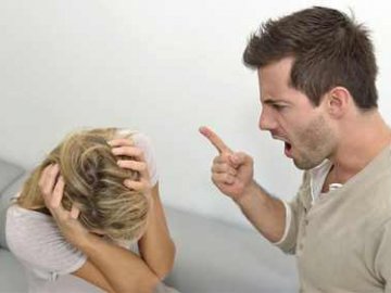 Судили чоловіка, який п'яним ображав і виганяв з будинку дружину