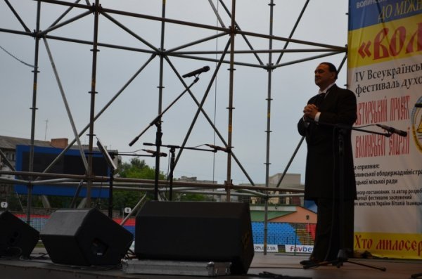 Естрадні зірки виступали в Луцьку заради дітей-сиріт. ФОТО 