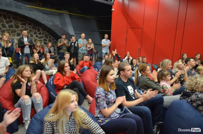 Атмосферно і затишно: у Луцьку співали в пам'ять про Скрябіна. ФОТО