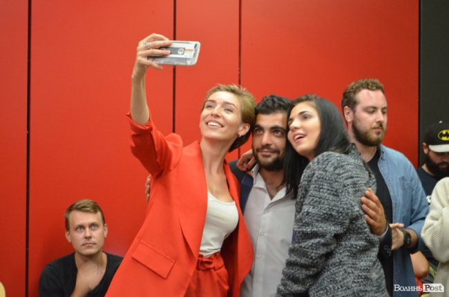 Атмосферно і затишно: у Луцьку співали в пам'ять про Скрябіна. ФОТО