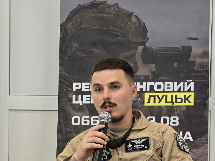 Луцьк відвідав Герой України, легендарний льотчик Вадим Ворошилов