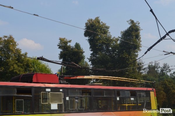 У Луцьку обірвалась тролейбусна контактна мережа. ФОТО