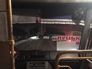 На Волині фура злетіла в кювет: траса заблокована. ФОТО