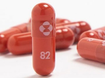 5 лютого в Україну прибудуть перші ліки від COVID-19 