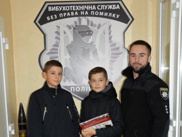 У центрі Луцька школярі знайшли корпус гранати. ФОТО