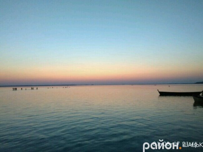 Опублікували дивовижні світлини заходу сонця на Світязі