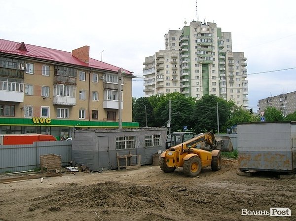 Багатоповерхівку на Київському майдані здадуть у вересні. ФОТО