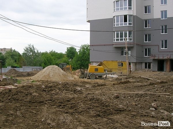 Багатоповерхівку на Київському майдані здадуть у вересні. ФОТО