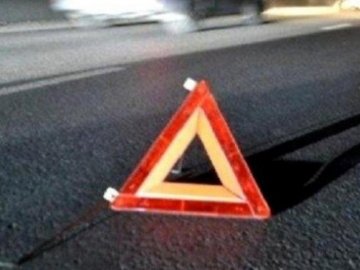 Показали відео зіткнення двох автівок в центрі Луцька. ВІДЕО