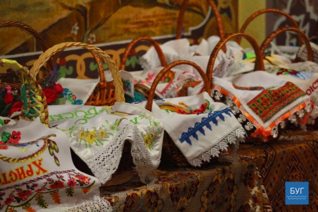 Як у Володимирі святили паски. ФОТО