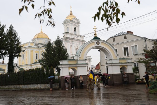 У Луцьку провели в останню дорогу Героя Романа Ющука