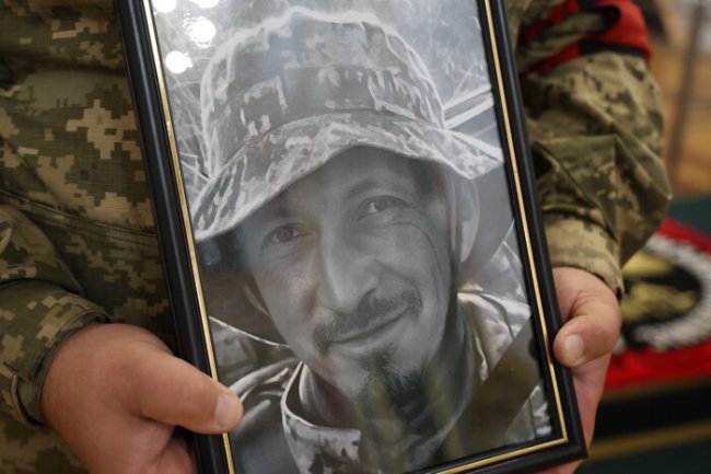 У Луцьку провели в останню дорогу Героя Романа Ющука