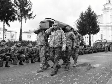У Луцьку з честю провели в останню дорогу двох військових. ФОТО