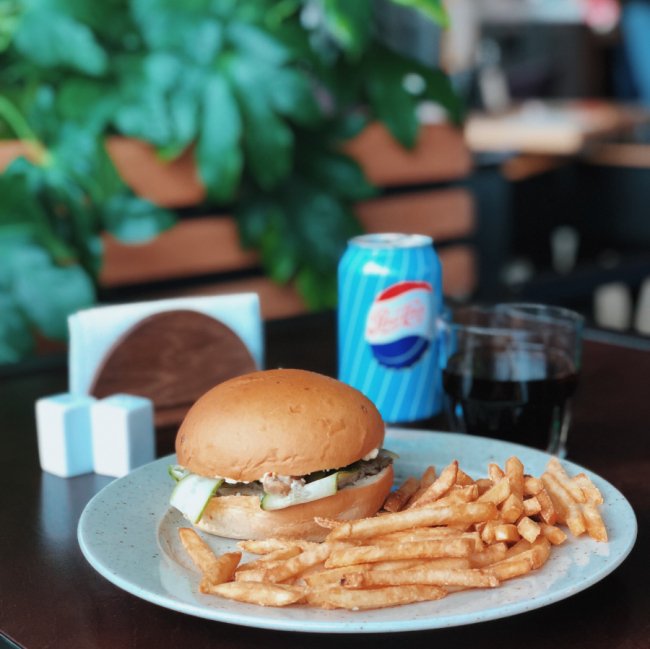 Який тепер фудкорт «Променя» і коли відкриють терасу. ФОТО* 