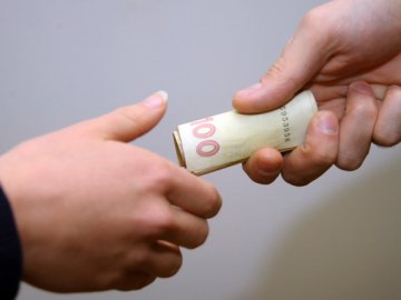 Патрульний відмовився від хабара в Луцьку. ФОТО