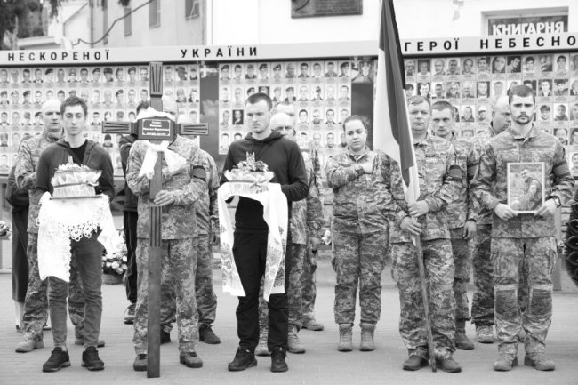 Луцька громада попрощалася з двома захисниками України – Петром Нестеренком та Максимом Базиляном