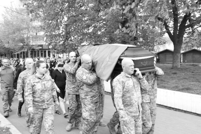 Луцька громада попрощалася з двома захисниками України – Петром Нестеренком та Максимом Базиляном