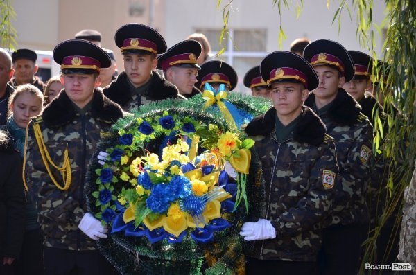 Сотні ліцеїстів склали присягу на головній площі Луцька. ФОТО