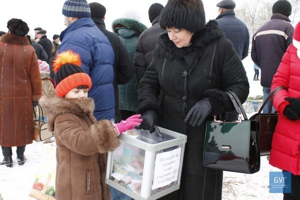 Водохреще в Іваничах: пірнання і колядки