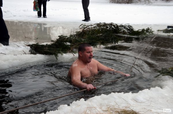 Лід, ополонка та Йорданська вода: Водохреще у Луцьку 