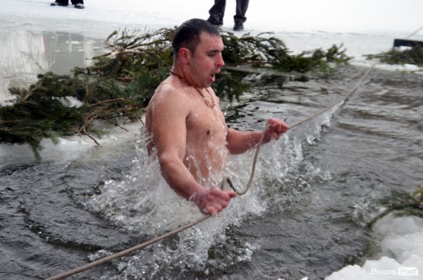 Лід, ополонка та Йорданська вода: Водохреще у Луцьку 