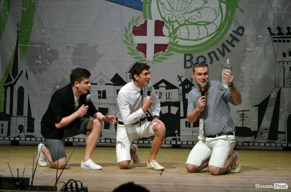 На КВНі в Луцьку перемогла команда, яка роздягалась на сцені і багато кричала. ФОТО