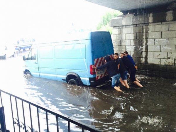 Повінь у Ковелі: автівки попливли. ФОТО