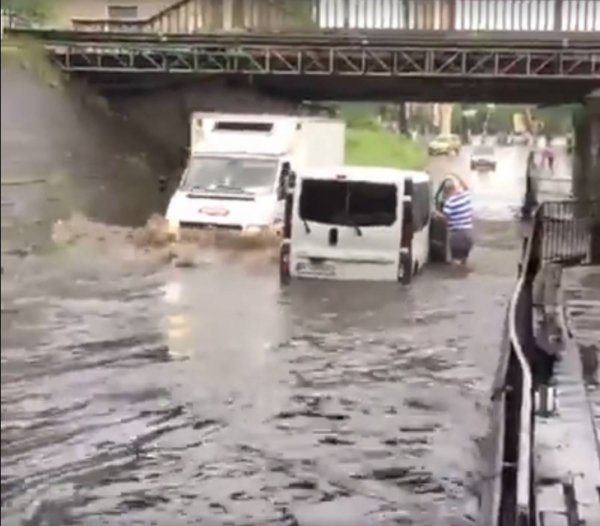 Повінь у Ковелі: автівки попливли. ФОТО