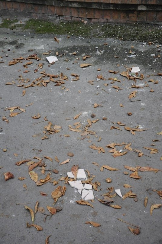 Лучанам на голову летить облицювальна плитка. ФОТО