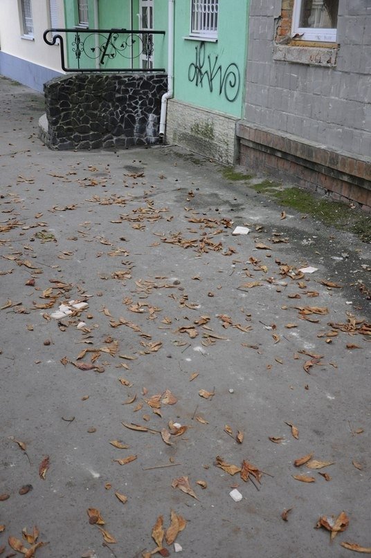 Лучанам на голову летить облицювальна плитка. ФОТО