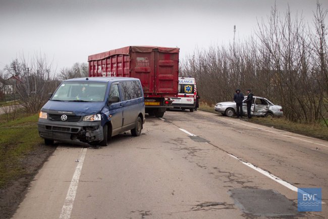 Аварія на Волині: 83-річний водій порушив правила і зіткнувся з бусом