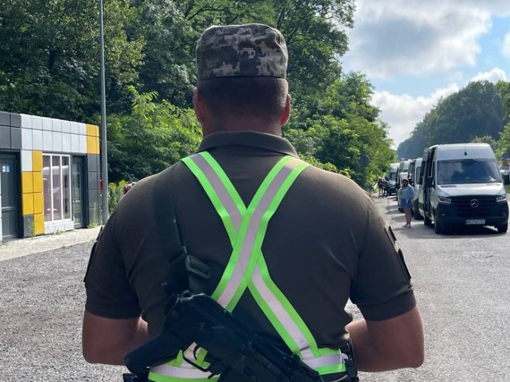 Уряд оприлюднив постанову про виїзд за кордон чоловікам 18-22 роки