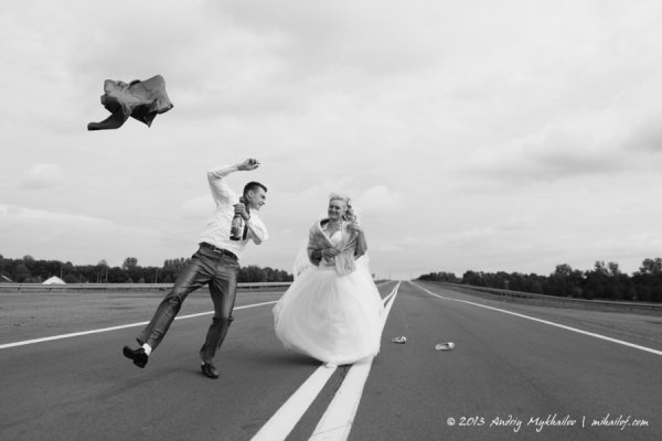 На Волині молодята влаштували фотосесію посеред дороги. ФОТО