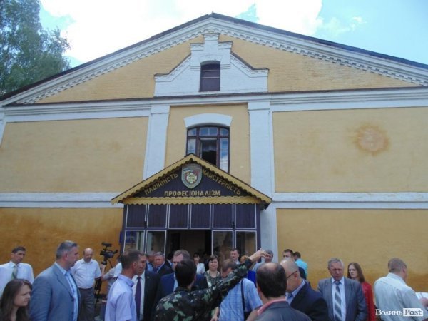 Волинським посадовцям показали солдатське життя. ФОТО