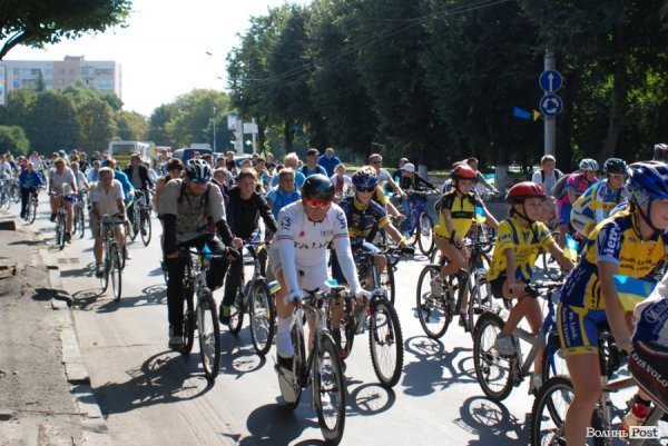 Велопробіг до Дня Незалежності в Луцьку. ФОТО