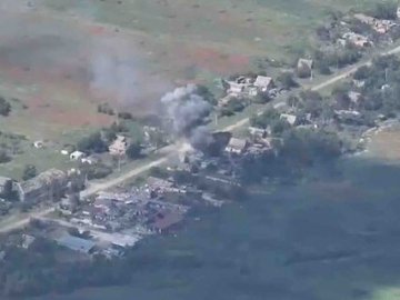 У П’ятихатках, яке звільняли бійці з Волині, ​залишаються до 20 людей, у селі тривають бої