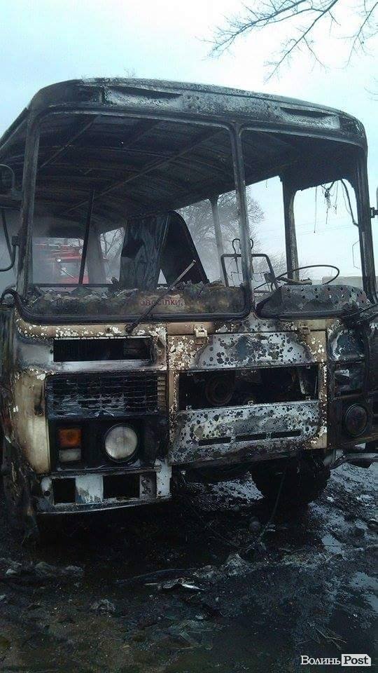 Поблизу Луцька згорів автобус. ФОТО. ОНОВЛЕНО