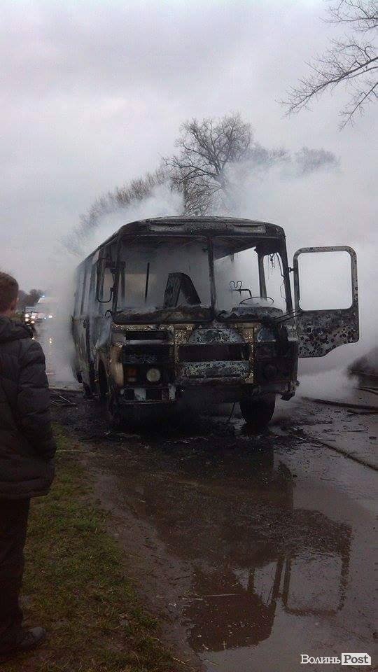 Поблизу Луцька згорів автобус. ФОТО. ОНОВЛЕНО