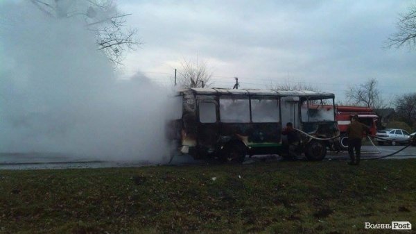 Поблизу Луцька згорів автобус. ФОТО. ОНОВЛЕНО