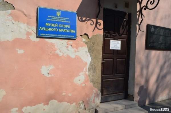 Історія без терміну давності: за мешканців аварійного будинку «взялися» у Луцькраді. ФОТО